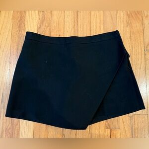 Babaton by Aritzia Black Mini Skort Size 0